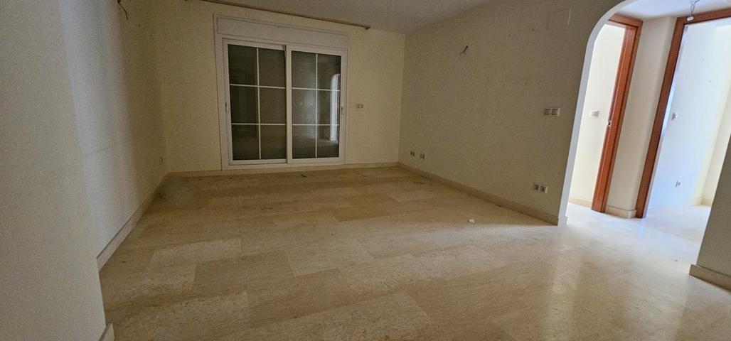 APARTAMENTO EN URBANIZACIÓN CON PISCINA CON GRANDES CALIDADES photo 0