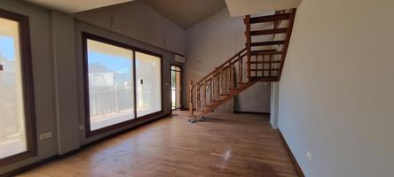 Exclusivo Chalet Independiente en Urbanización Privada con Amplias Zonas Comunes photo 0