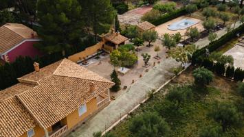 ELEGANCIA, NATURALEZA E INTIMIDAD EN UN CHALET ÚNICO EN COCENTAINA photo 0
