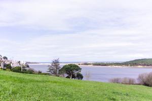 Terreno urbano con proyecto y licencia en Oruña photo 0