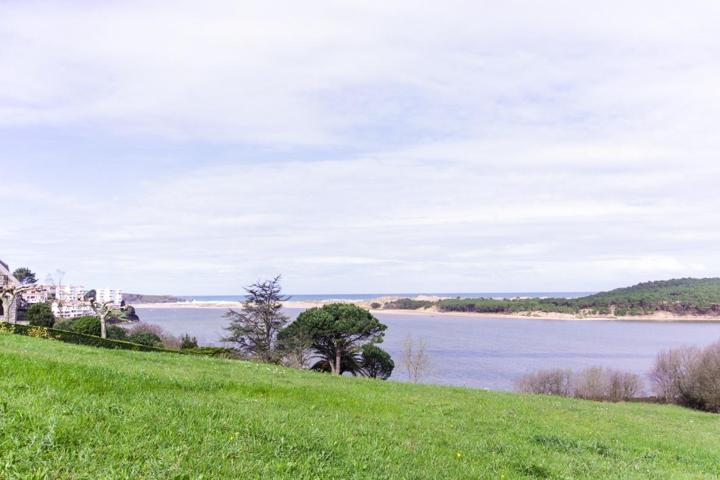 Terreno urbano con proyecto y licencia en Oruña photo 0