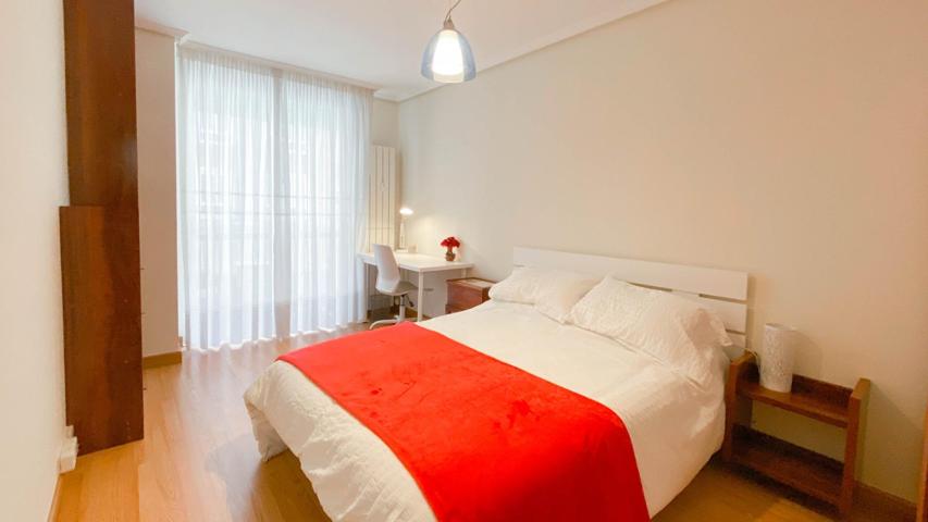 Tres dormitorios y dos baños para compartir ¡Ideal MIR! | Castilla-Hermida. Por habitaciones photo 0