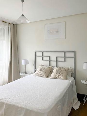 Estupendo apartamento de 1 dormitorio | Ciudad Jardín photo 0