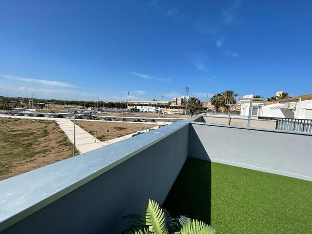 'Un hogar excepcional: Estilo y confort se fusionan en este encantador chalet adosado' photo 0
