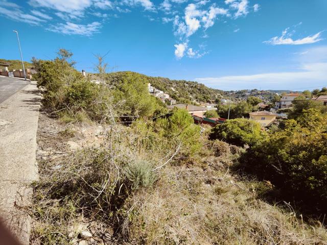 TERRENO CON VISTAS EN CASTELLET photo 0