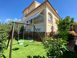 IMPECABLE CHALET CON PISCINA photo 0