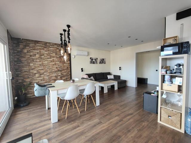 Piso reformado con tres habitaciones y parking en Segur de Calafell photo 0