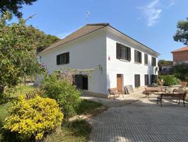 Elegante villa exclusiva y atemporal en una sola planta photo 0