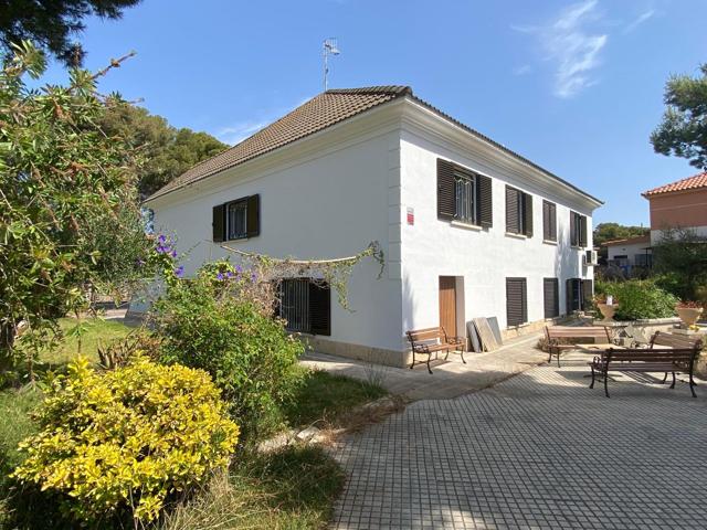 Elegante villa exclusiva y atemporal en una sola planta photo 0