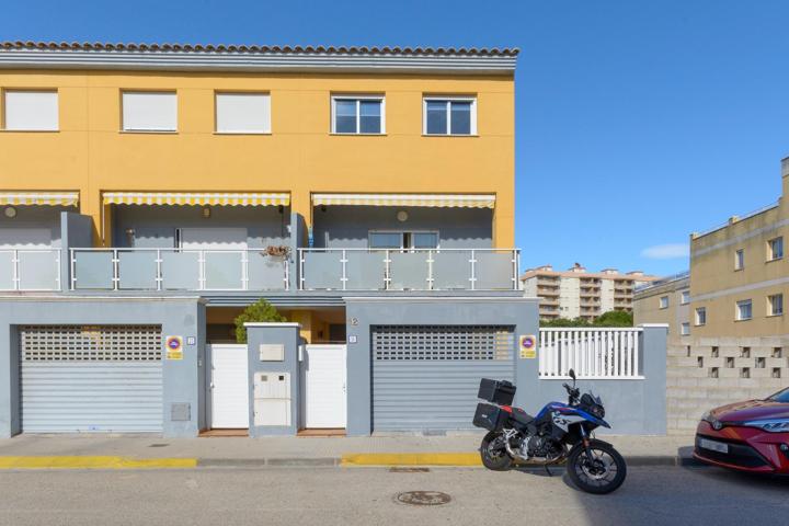 Pareado en Playa de Miramar: Espacio, Luz y Playa a Solo Unos Pasos photo 0