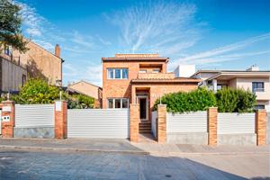 Casa En venta en La Florida, Santa Perpetua De Mogoda photo 0