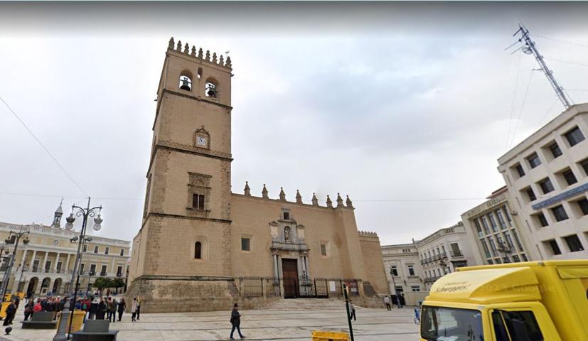 OPORTUNIDAD ÚNICA PARA INVERSORES EN EL CORAZÓN DEL CASCO ANTIGUO DE BADAJOZ photo 0