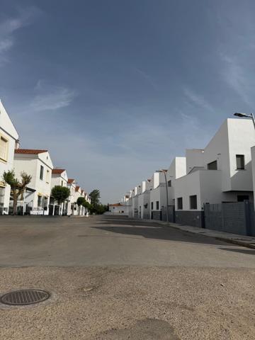 🏡 Chalet Adosado en Venta en Olivenza photo 0