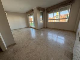 ¡Amplio piso en alquiler en María Auxiliadora - Cerro del Viento photo 0