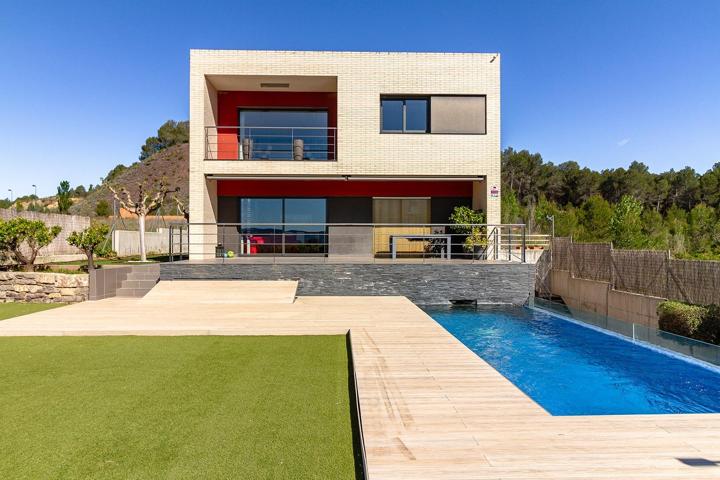 Vive donde otros sueñan escapar: espectacular villa en Sant Esteve de Sesrovires photo 0