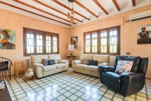 CASA SEÑORIAL REFORMADA CON TERRENO JUNTO A 'HERO' photo 0