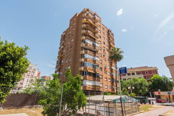 PISO SEÑORIAL EN 8ª PLANTA CON GARAJE Y TRASTERO EN CENTROFAMA photo 0