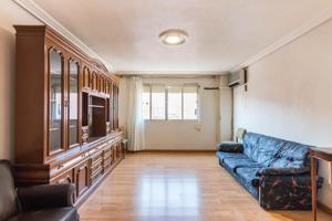 Estupendo piso con plaza de garaje en Avenida de la Fama, junto al Hospital Reina Sofía photo 0