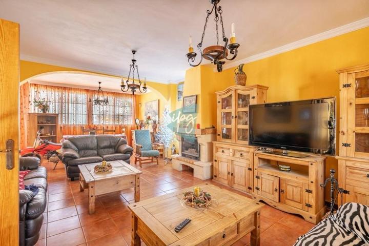 Exclusiva Villa Adosada de Lujo en San Pedro de Alcántara: Espacio y Elegancia en la Costa del Sol photo 0