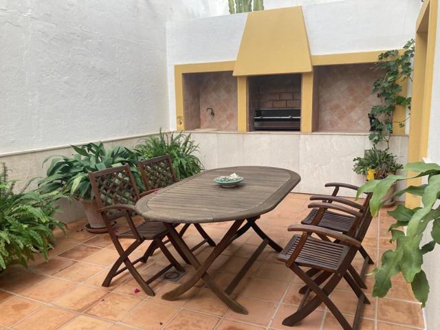 Gran adosado en centro de Estepona photo 0