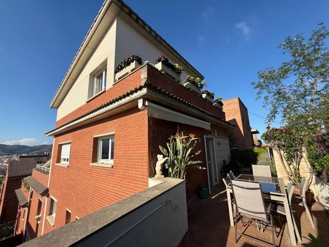 Casa En venta en Horta, Barcelona photo 0