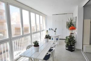 Precioso apartamento reformado junto al mar – ¡En venta! photo 0