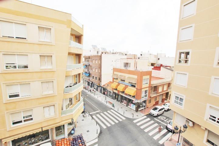 Piso muy centrico en Guardamar del Segura photo 0