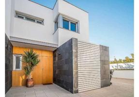 VIVIENDA EXCLUSIVA Y MODERNA EN PLAYA DE GUARDAMAR photo 0