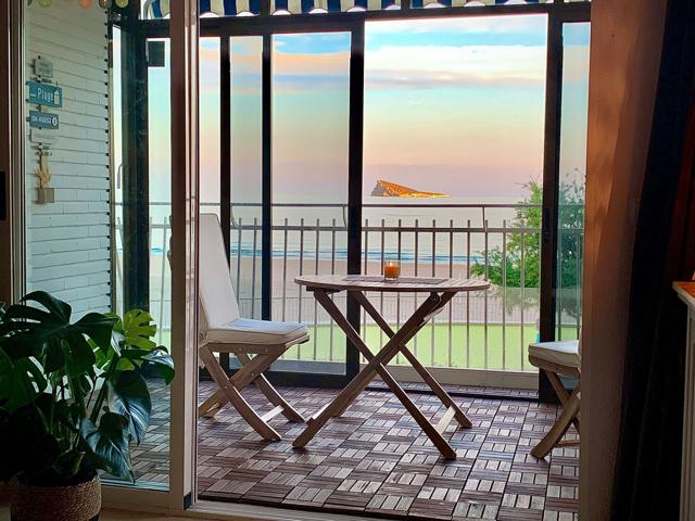 APARTAMENTO REFORMADO EN 1ª LÍNEA DE PLAYA DE PONIENTE photo 0