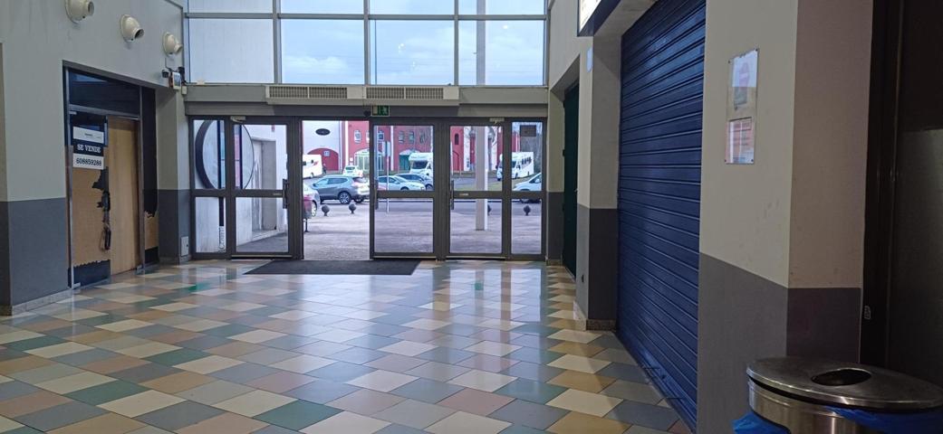 LOCAL EN VENTA CENTRO COMERCIAL LAS CUMBRES DON BENITO photo 0
