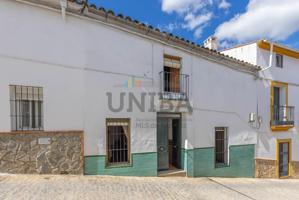 Casa en Venta en Segura de León – Amplia y con Patio photo 0