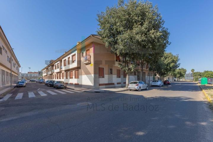 🏡✨ PRECIOSO ÁTICO DÚPLEX CON DOS TERRAZAS Y PLAZA DE GARAJE EN BADAJOZ EN LA BARRIADA DE LLERA ✨🏡 photo 0