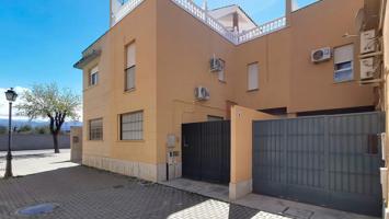 Adosada junto a la Ciudad Deportiva de la Diputación en Armilla photo 0