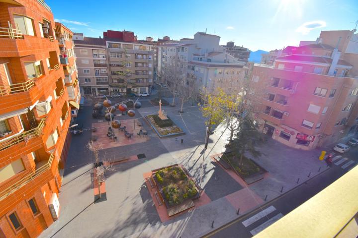 Ático con garaje para 2 coches y amplio trastero. Plaza de los Reyes Magos (IBI, Alicante) photo 0