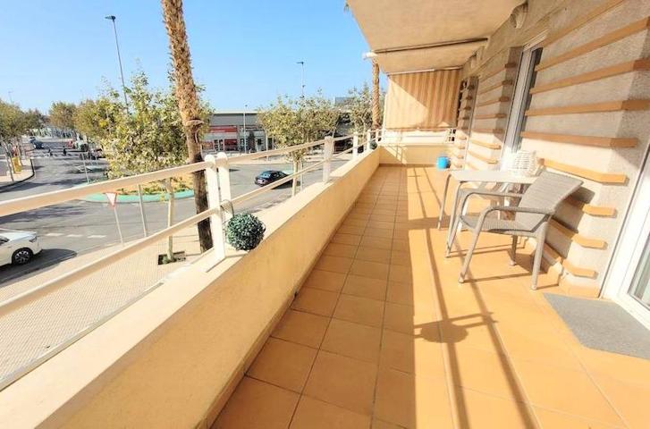 Apartamento muy céntrico con terraza, esquina, aire acondicionado, piscina, aparcamiento privado. photo 0