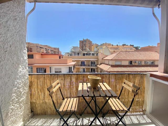 PISO RECIÉN REFORMADO AL LADO DEL PUERO DEPORTIVO CON 3 DORMITORIOS, 5º SIN ASCENSOR 300M A LA PLAYA photo 0