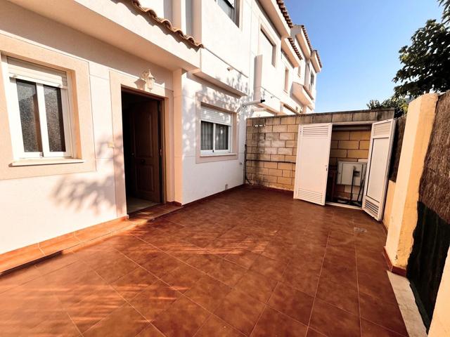 CHALET ADOSADO, PISCINA COMUNITARIA, GARAJE PRIVADO, TRASTERO, CERCA DE TODOS LOS SERVICIOS photo 0