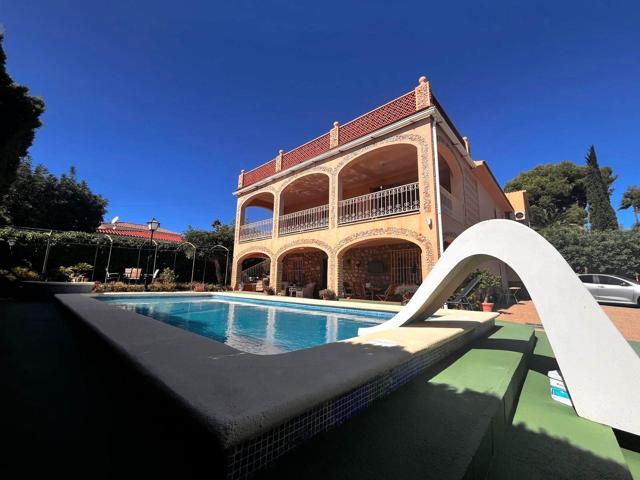 MAGNIFICO CHALET INDEPENDIENTE CON APARTAMENTO DE INVITADOS, PISCINA PRIVADA, GARAJE, BARBACOA, BUENAS VISTAS Y MUCHO MAS photo 0