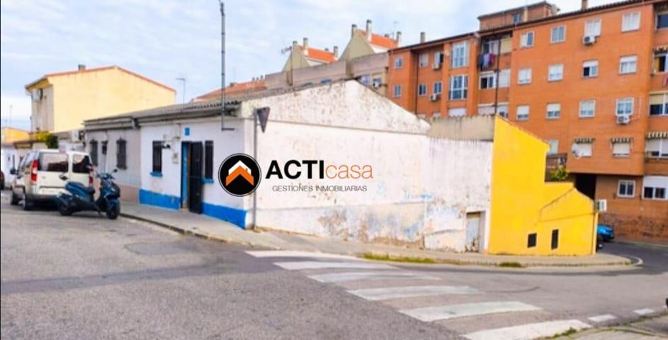 VENTA DE CASA ADOSADA CON PATIO EN ALDEA MORET photo 0
