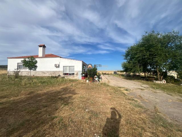 VENTA DE CASA CON TERRENO photo 0