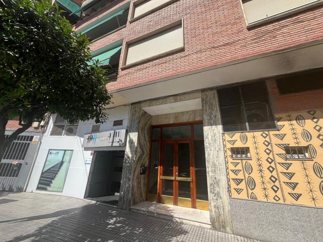 Alquiler de piso sin amuelar en avenida Santa Marina, 37 photo 0