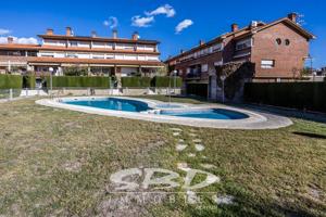 CASTELLAR DEL VALLES - CASA ADOSADA CON ZONA COMUNITARIA CON PISCINA photo 0