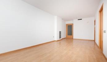 PISO DE 3 HABITACIONES EN SANT PERE NORD photo 0