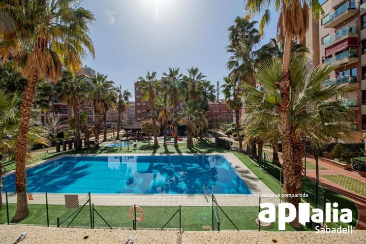 CON TERRAZA Y PISCINA photo 0