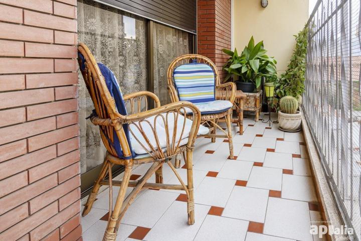 Casa Cantonera con Terraza en Zona Privilegiada de Terrassa photo 0