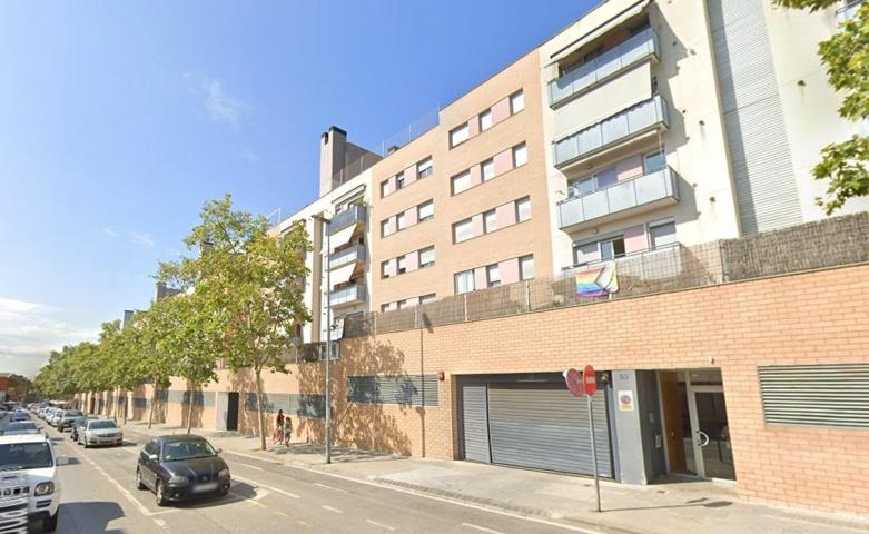 PLAZA PARKING EN AV-MADRID TERRASSA photo 0