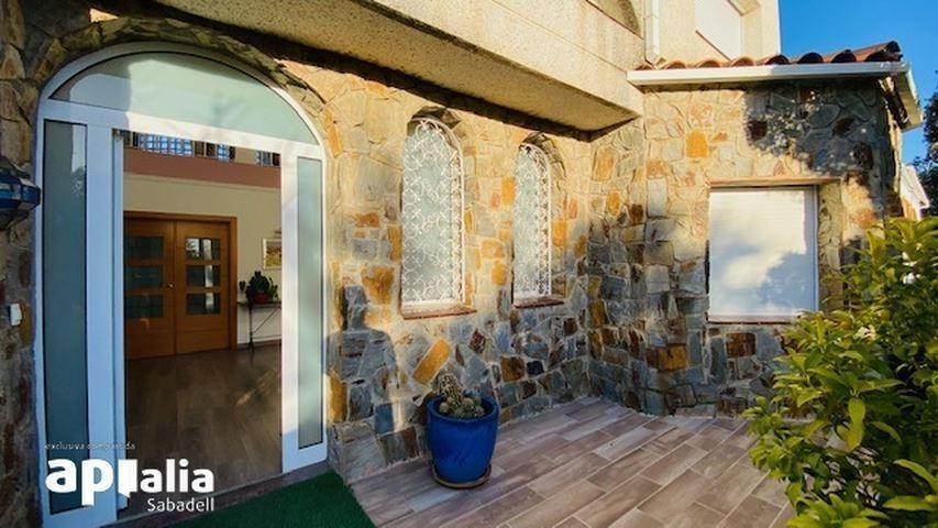 CHALET INDEPENDIENTE EN CASTELLARNAU photo 0