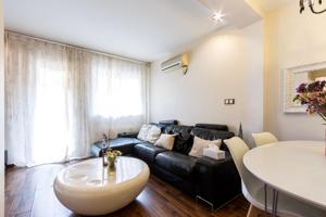 ¡Descubre este encantador piso en una excelente ubicación! photo 0