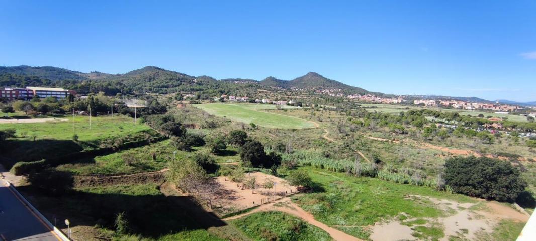 Piso con vistas despejadas en Sant Boi – Zona Ciutat Cooperativa | ¡Para entrar a vivir! photo 0