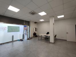 Local con gran escaparate centro de Deusto photo 0